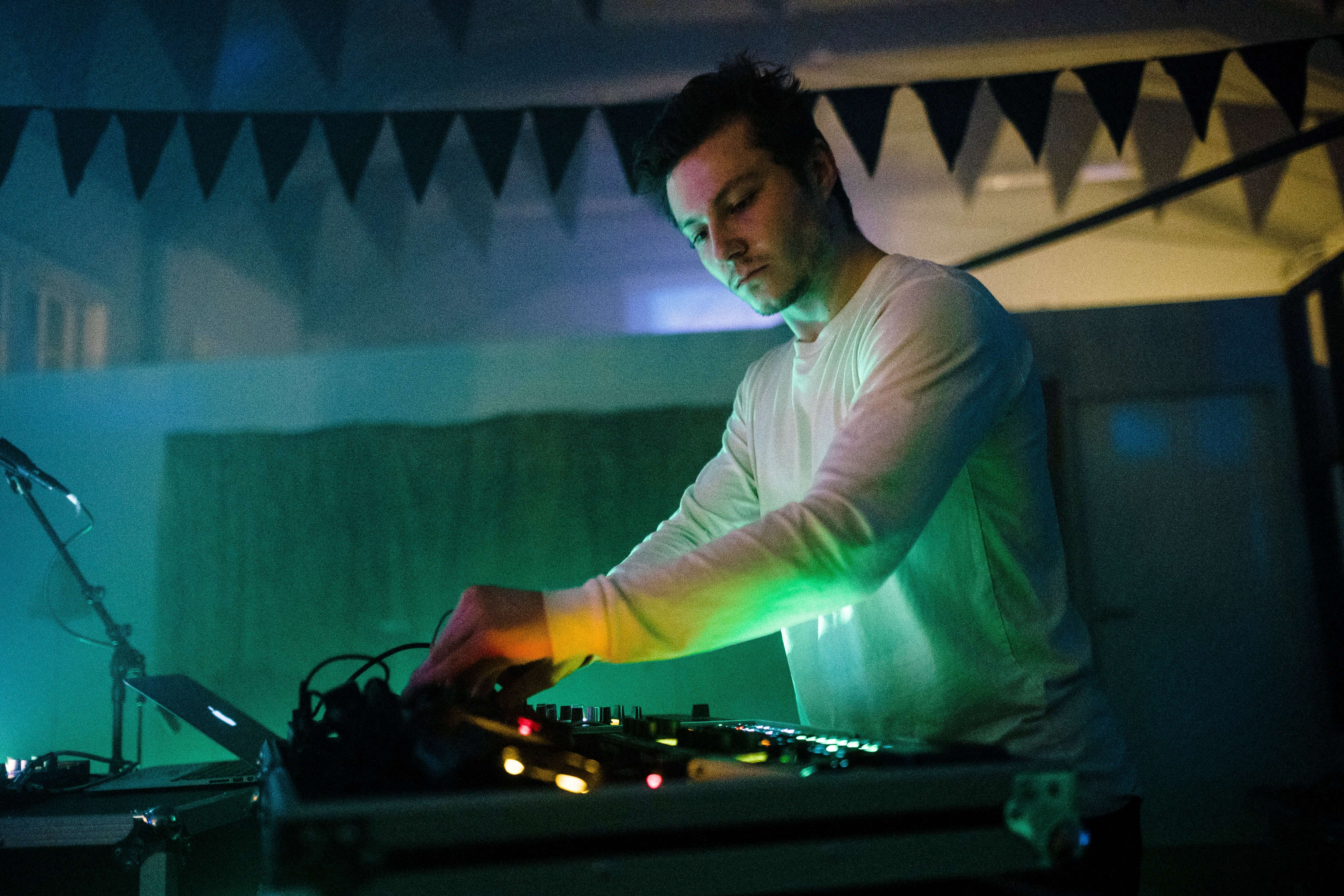 ABG DROPS NEW PROJECT 'BAR IS LOW' – Flying Nun