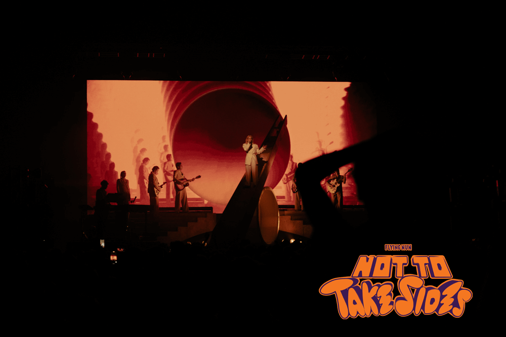 WHITE TEETH TEENS ARE OUT | LORDE'S REINTRODUCING THE SOLAR POWER TOUR