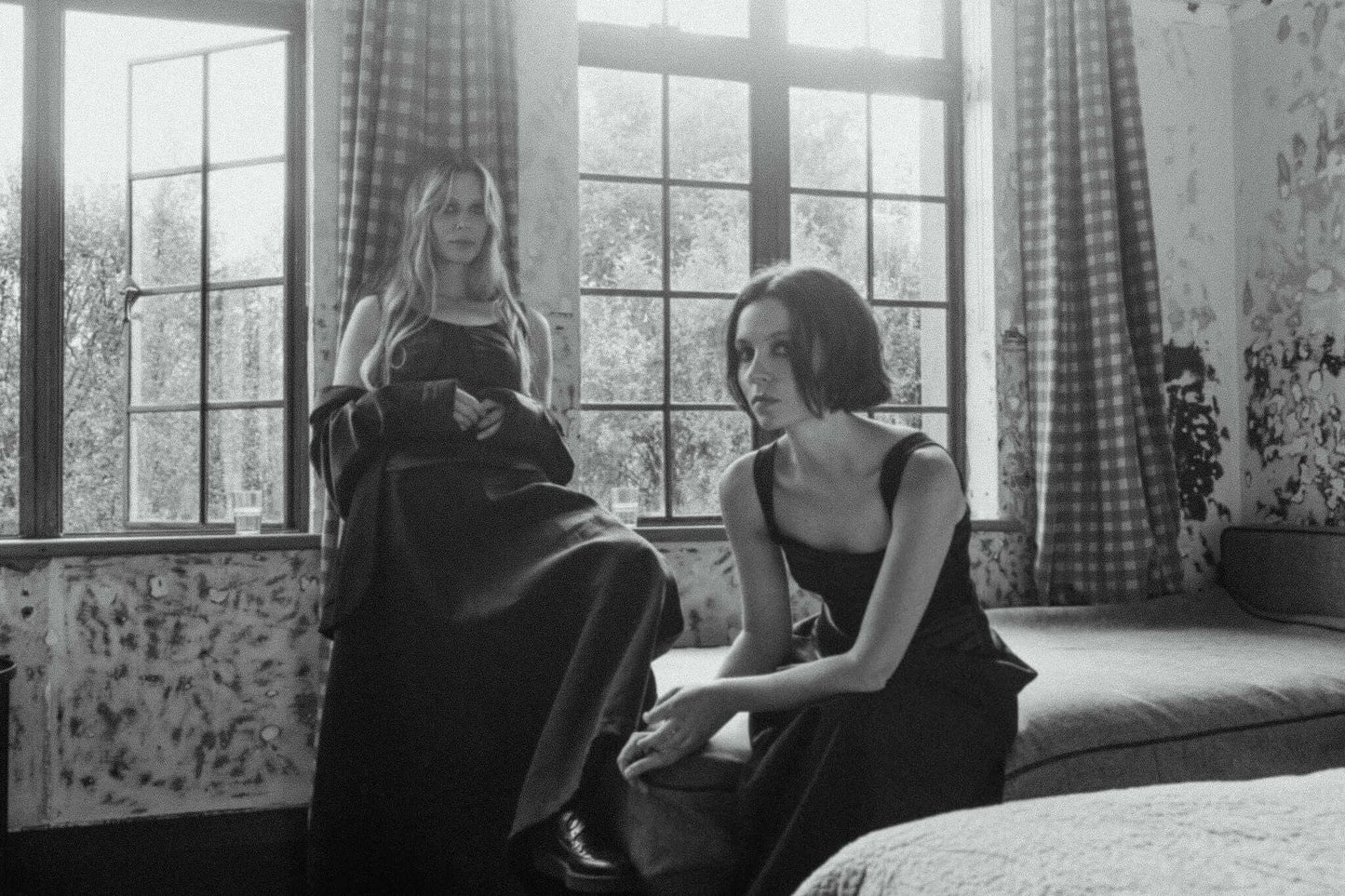 CLEMENTINE VALENTINE REVEAL FINAL SINGLE/VIDEO 'SELENELION'