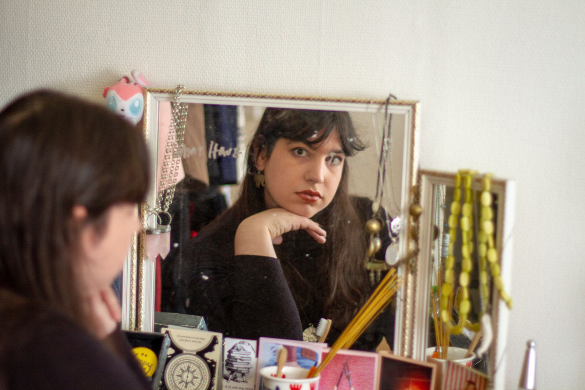 AMAMELIA RELEASES 'THE F IN FM STANDS FOR FLUTE (EYELINER WONDERLAND MIX)'