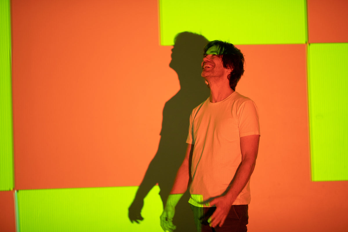 GARETH THOMAS ADDRESSES SELFIE CULTURE ON NEW TRACK