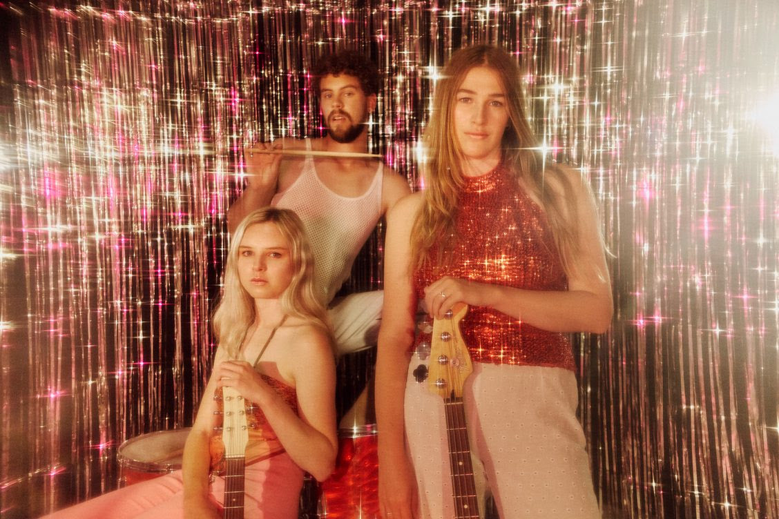 MERMAIDENS RELEASE SPARKLING VIDEO FOR BRAND NEW SINGLE, ‘SOFT ENERGY’