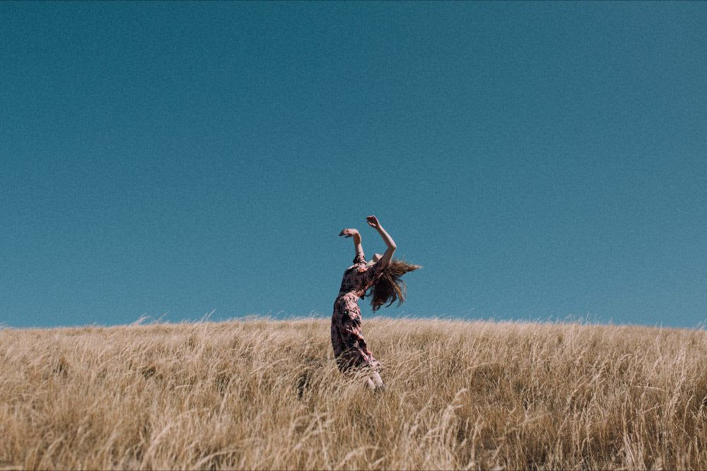 EMILY C BROWNING RELEASES HER NEW SINGLE 'I WASN'T INTO YOU ANYWAY'