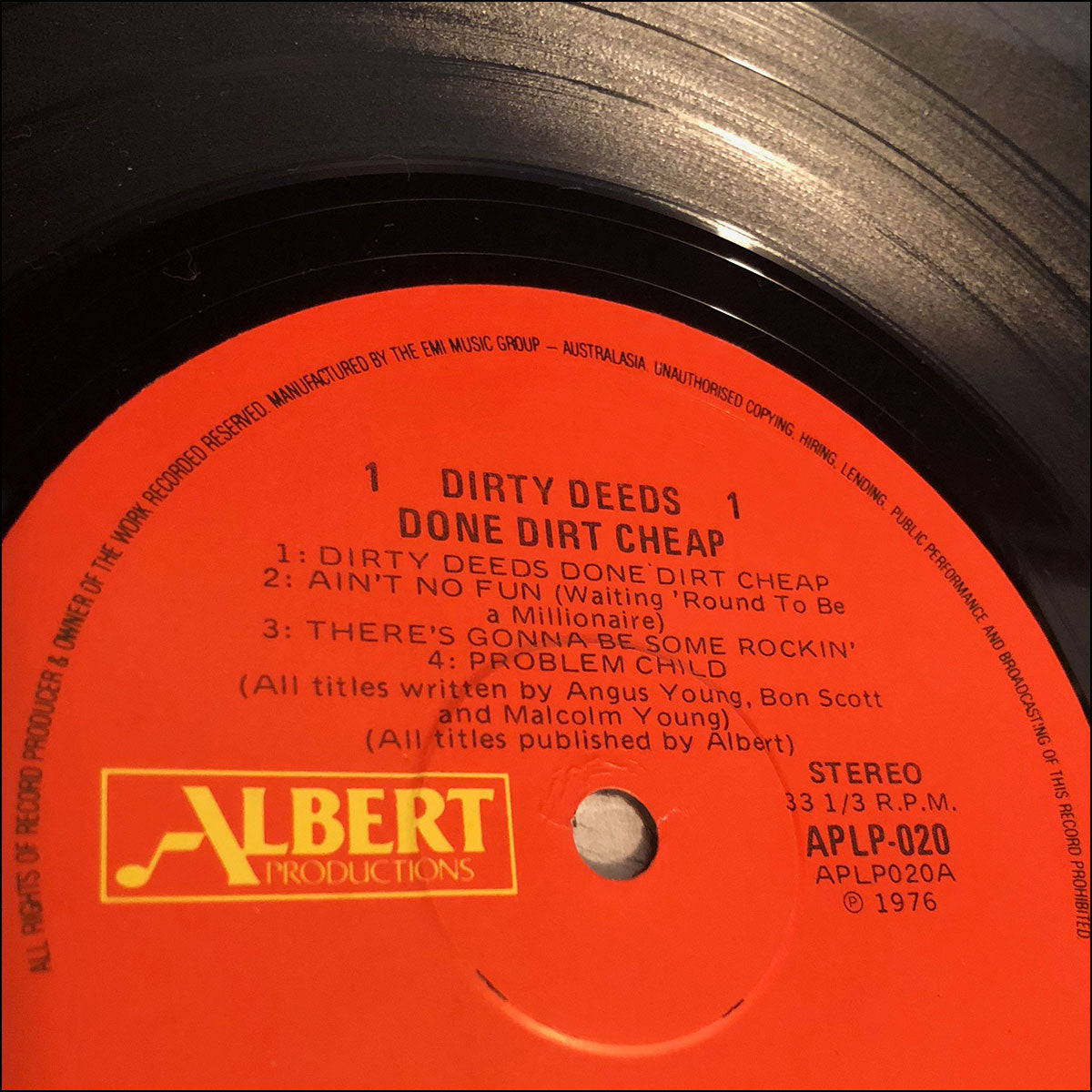 
                  
                    AC/DC - Dirty Deeds Done Dirt Cheap (SECONDHAND)
                  
                